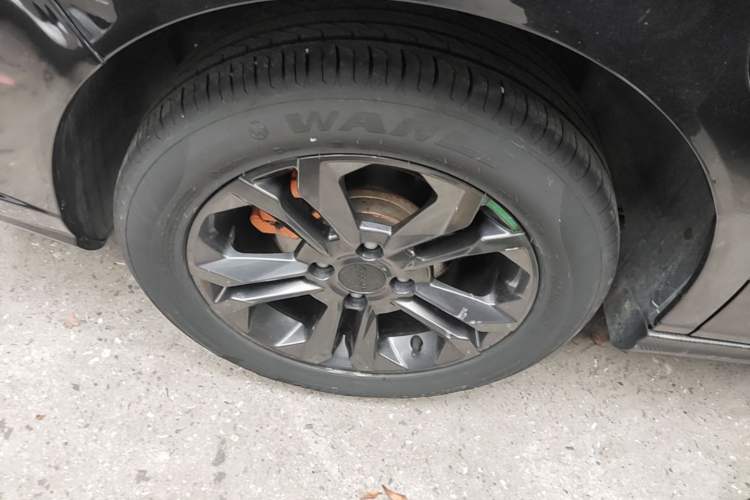 Used Dongfeng Aeolus Yixuan 2023 Mach Edition 1.5L Automatic Chasing Wind Version Right Rear Wheel Hub