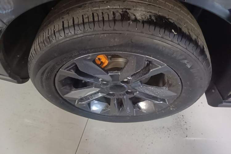 Used Dongfeng Aeolus Yixuan 2023 Mach Edition 1.5L Automatic Chasing Wind Version Right Rear Wheel Hub