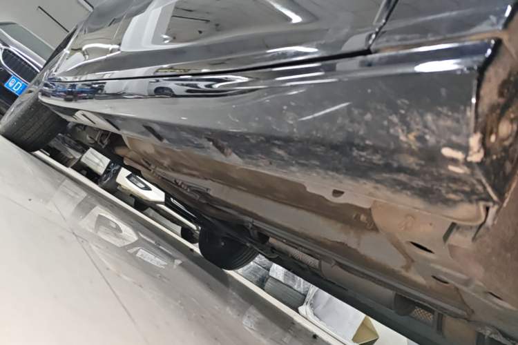 Used Dongfeng Aeolus Yixuan 2023 Mach Edition 1.5L Automatic Chasing Wind Version Right Side Sill