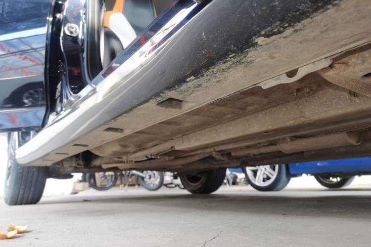 Used Dongfeng Aeolus Yixuan 2023 Mach Edition 1.5L Automatic Chasing Wind Version Right Side Sill
