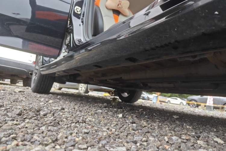 Used Dongfeng Aeolus Yixuan 2023 Mach Edition 1.5L Automatic Chasing Shadow Version Right Side Sill