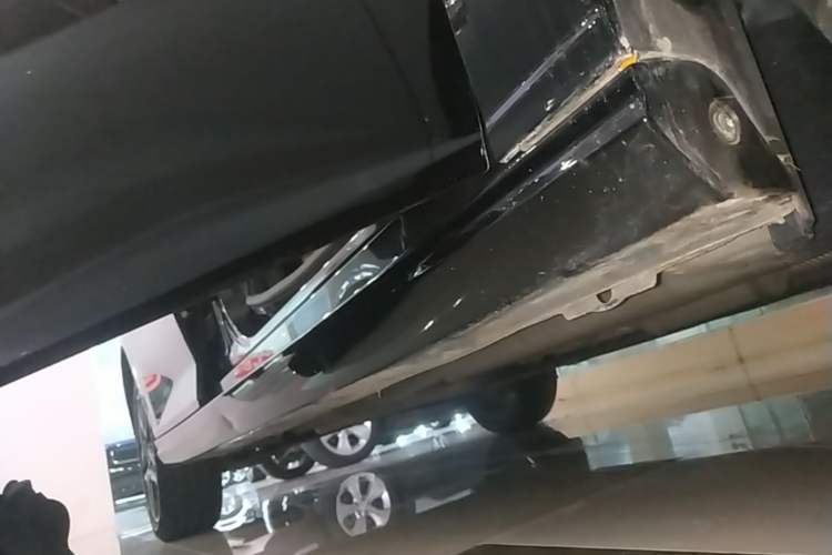 Used Dongfeng Aeolus Yixuan 2023 Mach Edition 1.5T Automatic Pursuit Rider Version Right Side Sill