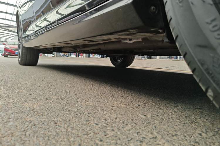 Used Dongfeng Aeolus Yixuan 2023 Mach Edition 1.5T Automatic Pursuit Rider Version Right Side Sill