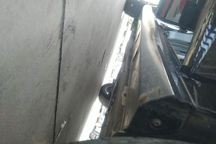 Used Dongfeng Aeolus Yixuan 2023 Mach Edition 1.5L Automatic Chasing Wind Version Right Side Sill