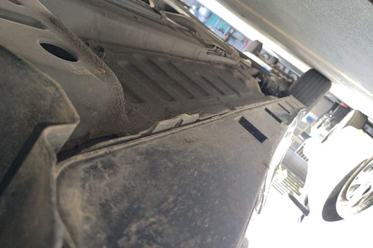Used Dongfeng Aeolus Yixuan 2023 Mach Edition 1.5L Automatic Chasing Wind Version Right Side Sill