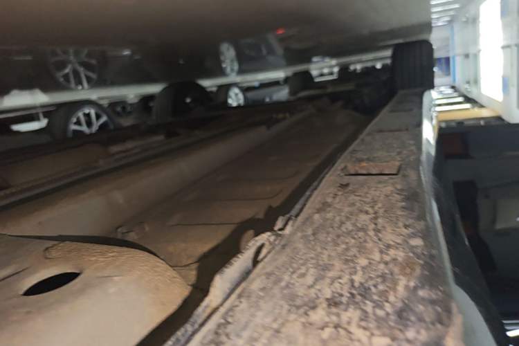 Used Dongfeng Aeolus Yixuan 2023 Mach Edition 1.5L Automatic Chasing Shadow Version Right Side Sill