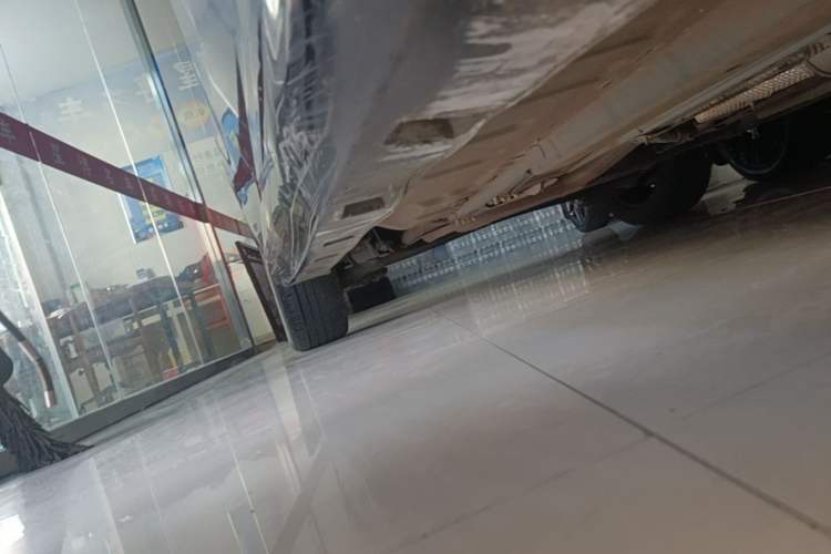 Used Dongfeng Aeolus Yixuan 2023 Mach Edition 1.5L Automatic Chasing Wind Version Right Side Sill