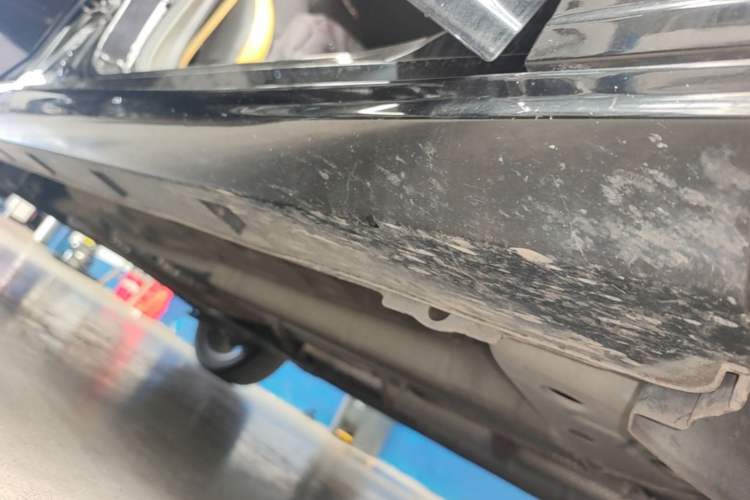 Used Dongfeng Aeolus Yixuan 2023 Mach Edition 1.5T Automatic Pursuit Rider Version Right Side Sill