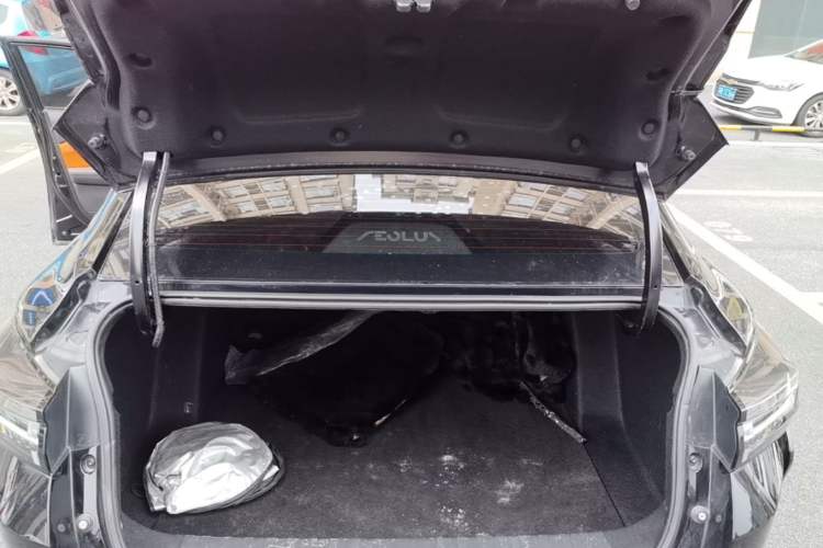 Used Dongfeng Aeolus Yixuan 2023 Mach Edition 1.5L Automatic Chasing Wind Version Trunk