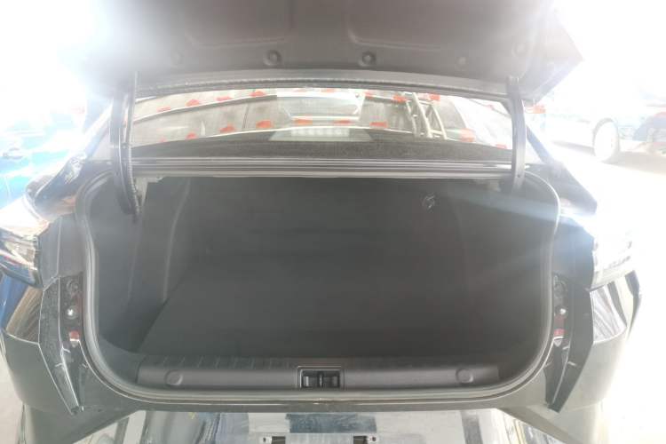 Used Dongfeng Aeolus Yixuan 2023 Mach Edition 1.5L Automatic Chasing Wind Version Trunk