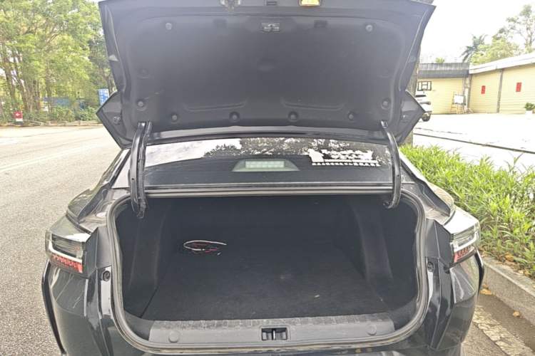 Used Dongfeng Aeolus Yixuan 2023 Mach Edition 1.5L Automatic Chasing Shadow Version Trunk