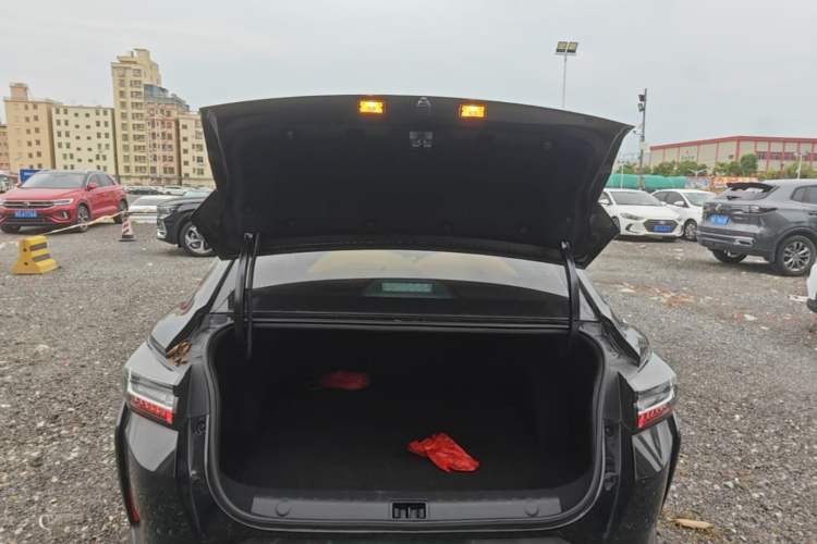 Used Dongfeng Aeolus Yixuan 2023 Mach Edition 1.5L Automatic Chasing Shadow Version Trunk