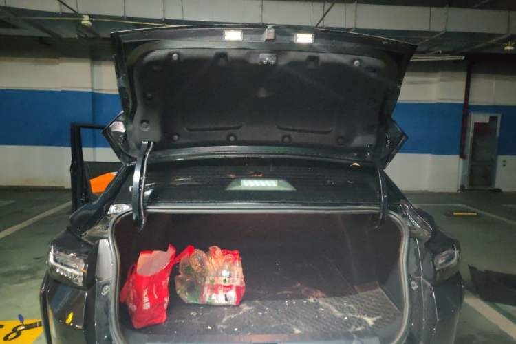 Used Dongfeng Aeolus Yixuan 2023 Mach Edition 1.5L Automatic Chasing Shadow Version Trunk