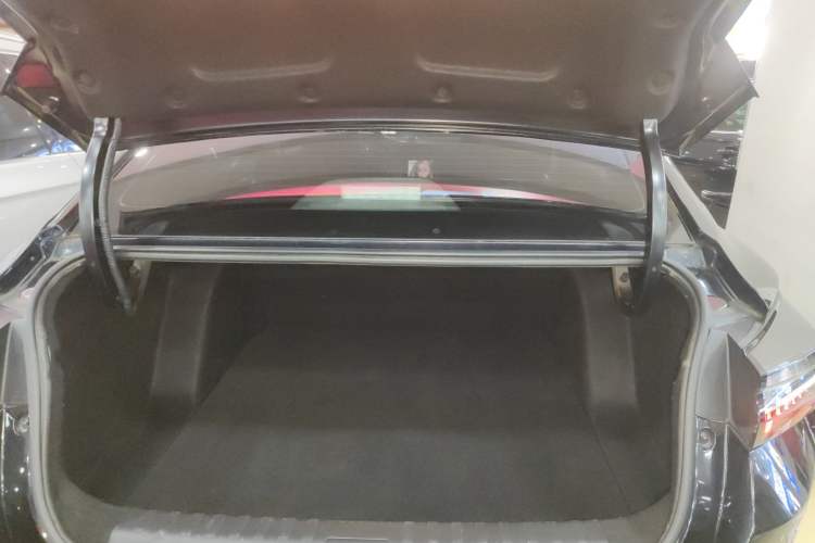 Used Dongfeng Aeolus Yixuan 2023 1.5L Automatic Glory Edition Trunk