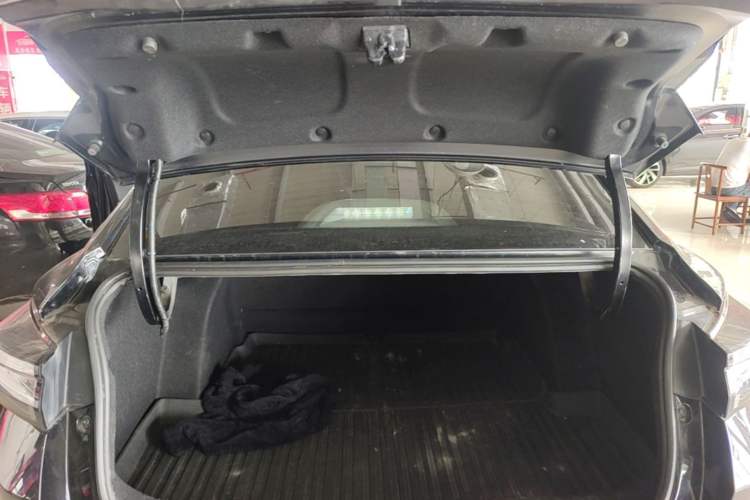 Used Dongfeng Aeolus Yixuan 2023 Mach Edition 1.5L Automatic Chasing Shadow Version Trunk