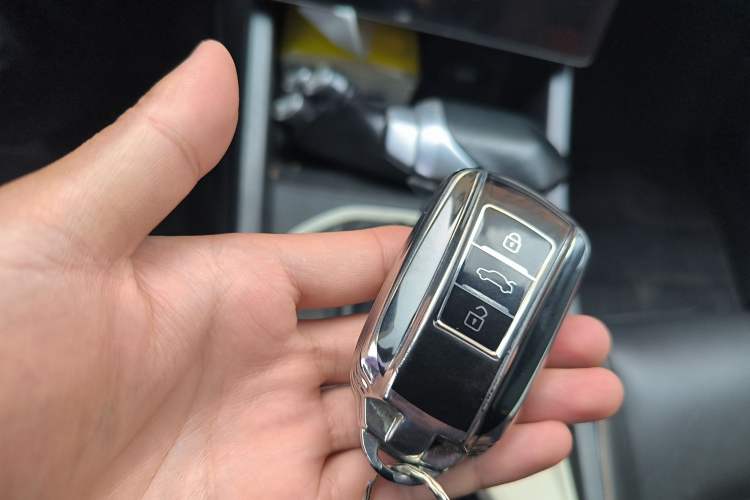 Used Dongfeng Aeolus Yixuan 2023 Mach Edition 1.5L Automatic Chasing Shadow Version Vehicle Key