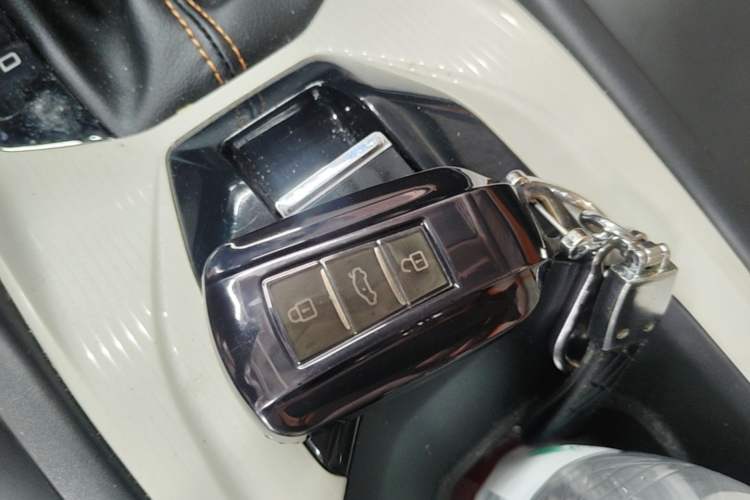 Used Dongfeng Aeolus Yixuan 2023 Mach Edition 1.5L Automatic Chasing Shadow Version Vehicle Key