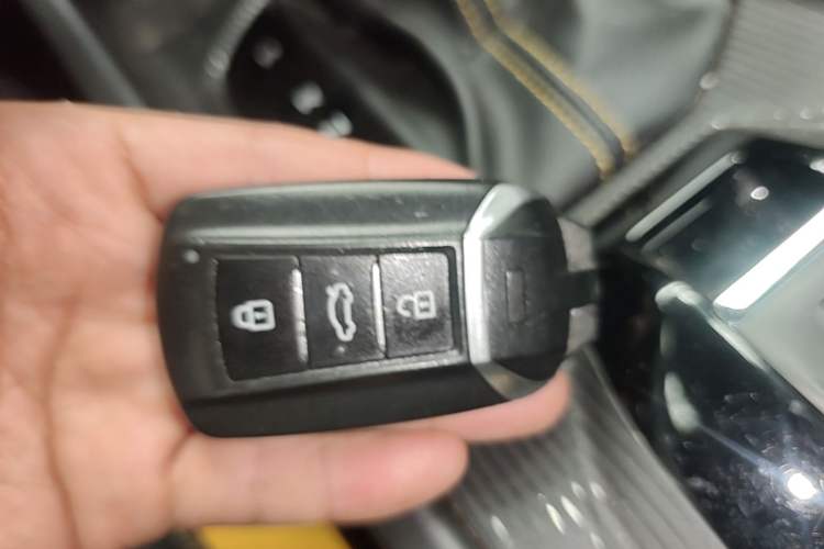 Used Dongfeng Aeolus Yixuan 2023 Mach Edition 1.5T Automatic Pursuit Rider Version Vehicle Key
