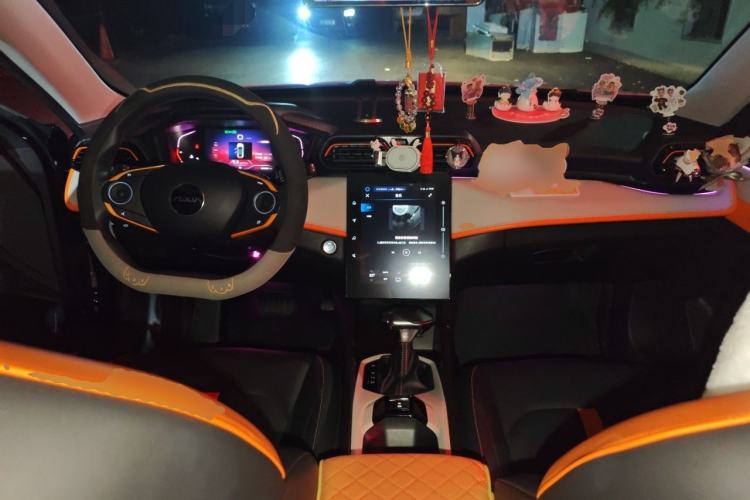 Used Dongfeng Aeolus Yixuan 2023 Mach Edition 1.5L Automatic Chasing Wind Version Center Console