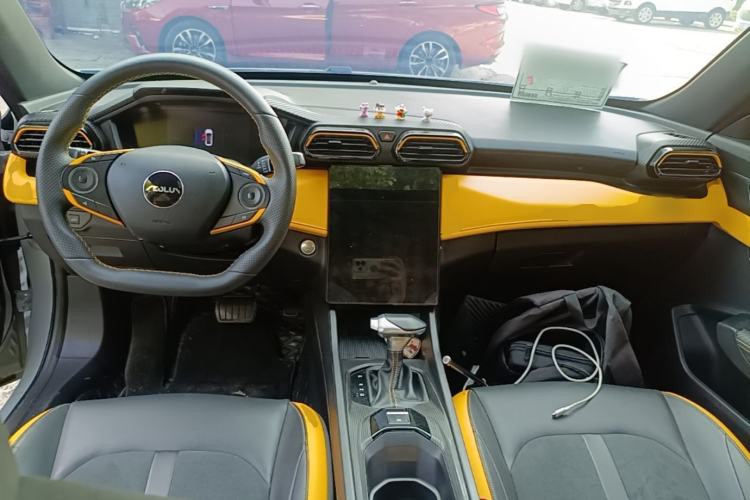 Used Dongfeng Aeolus Yixuan 2023 Mach Edition 1.5T Automatic Dream-Chasing Rider Version Center Console