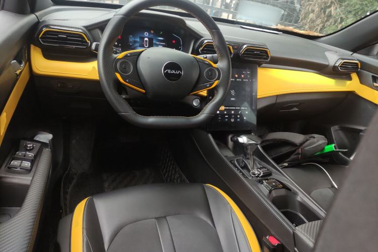 Used Dongfeng Aeolus Yixuan 2023 Mach Edition 1.5T Automatic Dream-Chasing Rider Version Center Console