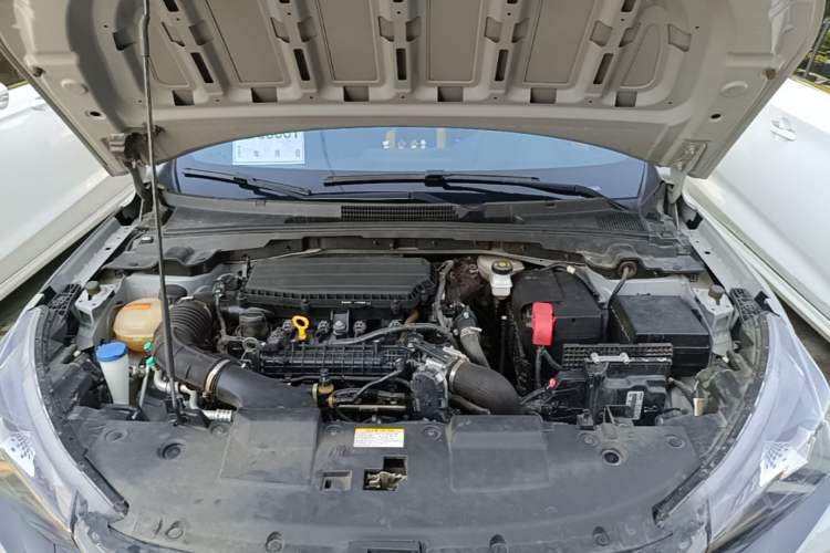 Used Dongfeng Aeolus Yixuan 2023 Mach Edition 1.5T Automatic Dream-Chasing Rider Version Engine Bay
