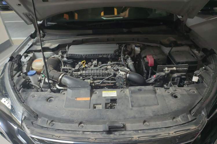 Used Dongfeng Aeolus Yixuan 2023 Mach Edition 1.5T Automatic Pursuit Rider Version Engine Bay