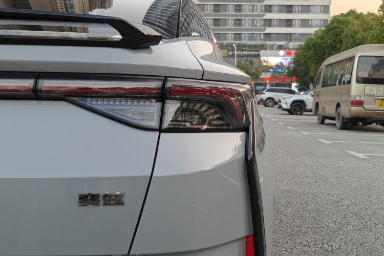 Used Dongfeng Aeolus Yixuan 2023 Mach Edition 1.5T Automatic Dream-Chasing Rider Version Exterior 12