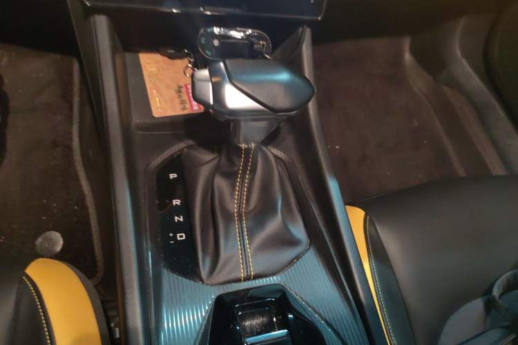 Used Dongfeng Aeolus Yixuan 2023 Mach Edition 1.5T Automatic Pursuit Rider Version Gear Lever