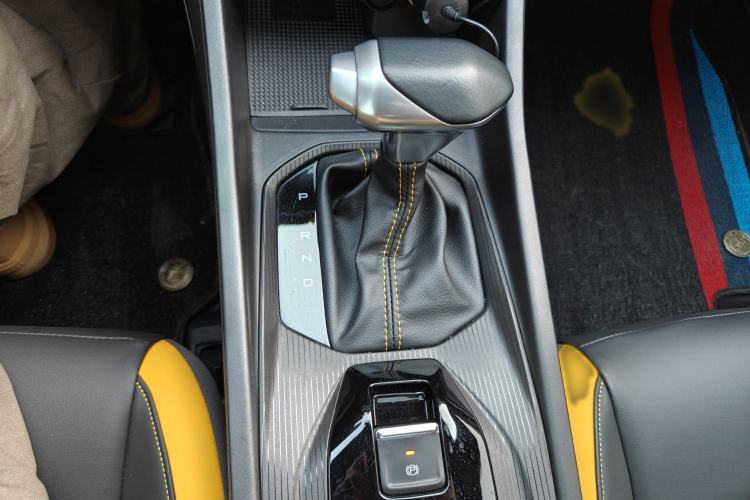 Used Dongfeng Aeolus Yixuan 2023 Mach Edition 1.5T Automatic Dream-Chasing Rider Version Gear Lever