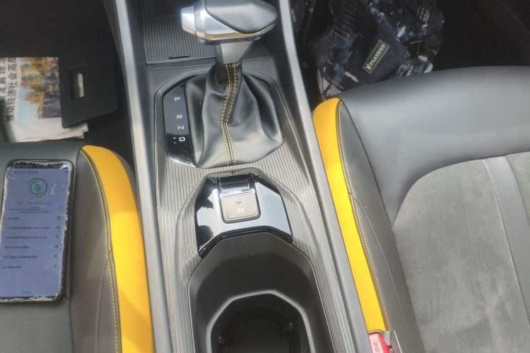 Used Dongfeng Aeolus Yixuan 2023 Mach Edition 1.5T Automatic Dream-Chasing Rider Version Gear Lever