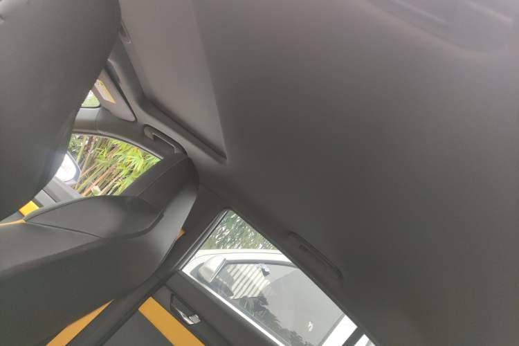 Used Dongfeng Aeolus Yixuan 2023 Mach Edition 1.5T Automatic Dream-Chasing Rider Version Headliner