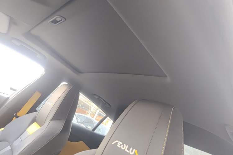 Used Dongfeng Aeolus Yixuan 2023 Mach Edition 1.5T Automatic Dream-Chasing Rider Version Headliner