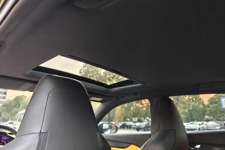 Used Dongfeng Aeolus Yixuan 2023 Mach Edition 1.5T Automatic Dream-Chasing Rider Version Headliner