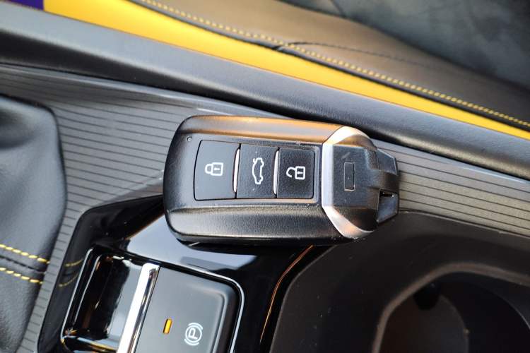 Used Dongfeng Aeolus Yixuan 2023 Mach Edition 1.5T Automatic Dream-Chasing Rider Version Interior 1