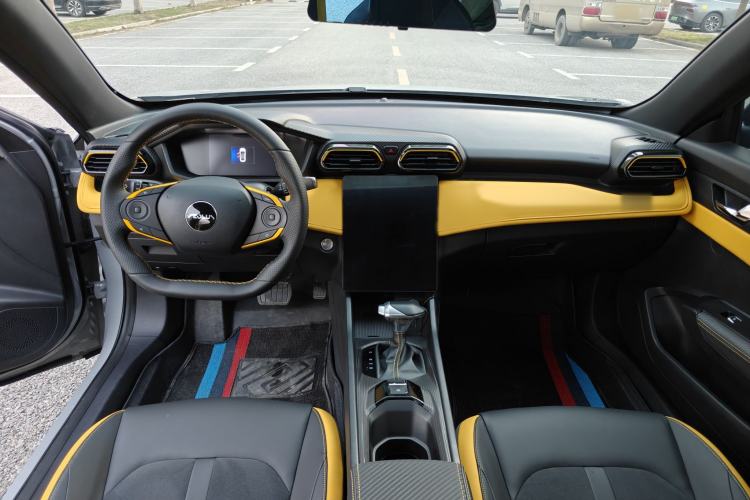 Used Dongfeng Aeolus Yixuan 2023 Mach Edition 1.5T Automatic Dream-Chasing Rider Version Interior 2