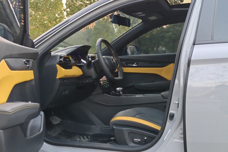 Used Dongfeng Aeolus Yixuan 2023 Mach Edition 1.5T Automatic Dream-Chasing Rider Version Interior 3
