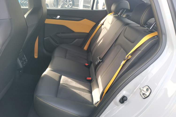 Used Dongfeng Aeolus Yixuan 2023 Mach Edition 1.5T Automatic Dream-Chasing Rider Version Interior 4