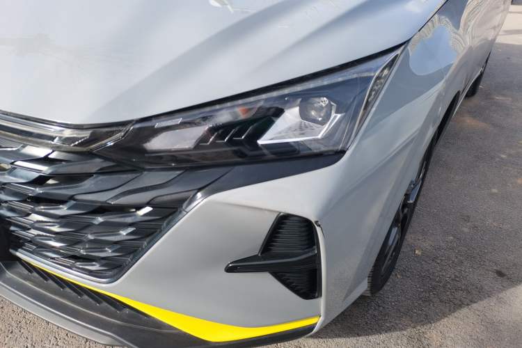 Used Dongfeng Aeolus Yixuan 2023 Mach Edition 1.5T Automatic Dream-Chasing Rider Version Left Front Headlight