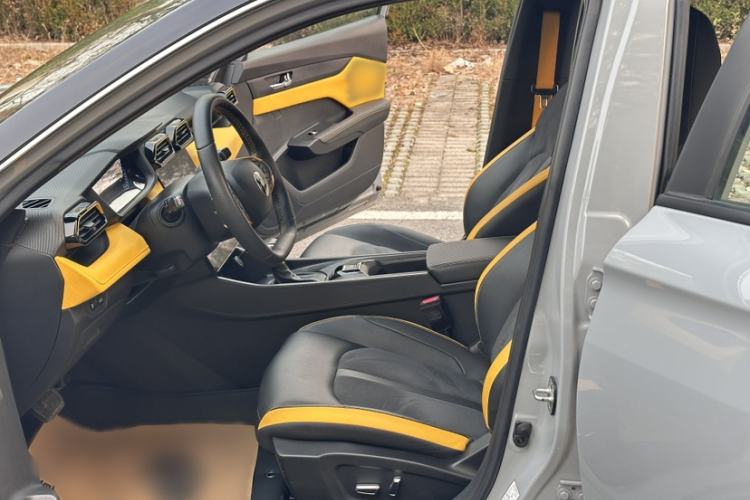 Used Dongfeng Aeolus Yixuan 2023 Mach Edition 1.5T Automatic Dream-Chasing Rider Version Left Front Seat