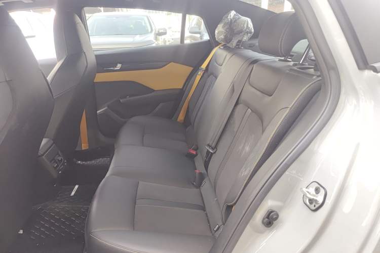 Used Dongfeng Aeolus Yixuan 2023 Mach Edition 1.5T Automatic Dream-Chasing Rider Version Left Rear Seat