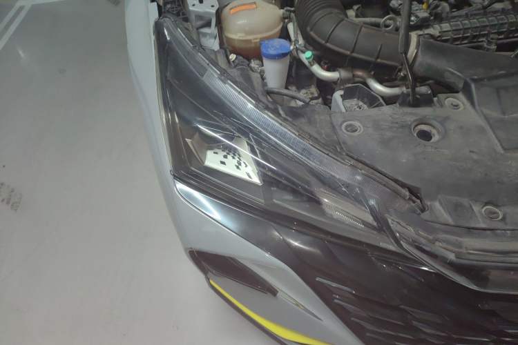 Used Dongfeng Aeolus Yixuan 2023 Mach Edition 1.5T Automatic Pursuit Rider Version Right Front Headlight