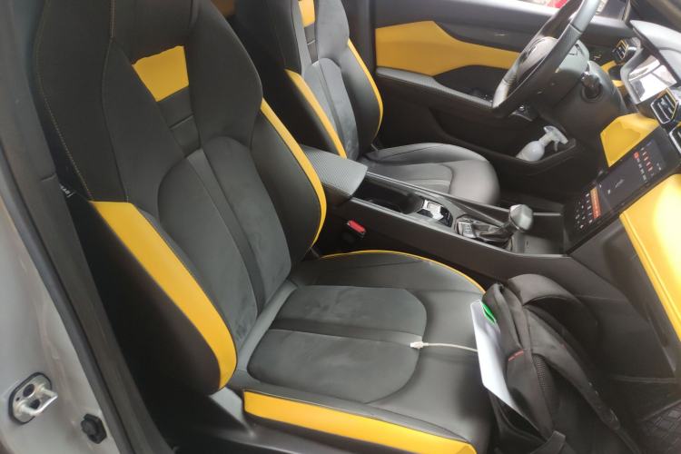 Used Dongfeng Aeolus Yixuan 2023 Mach Edition 1.5T Automatic Dream-Chasing Rider Version Right Front Seat