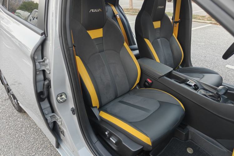 Used Dongfeng Aeolus Yixuan 2023 Mach Edition 1.5T Automatic Dream-Chasing Rider Version Right Front Seat