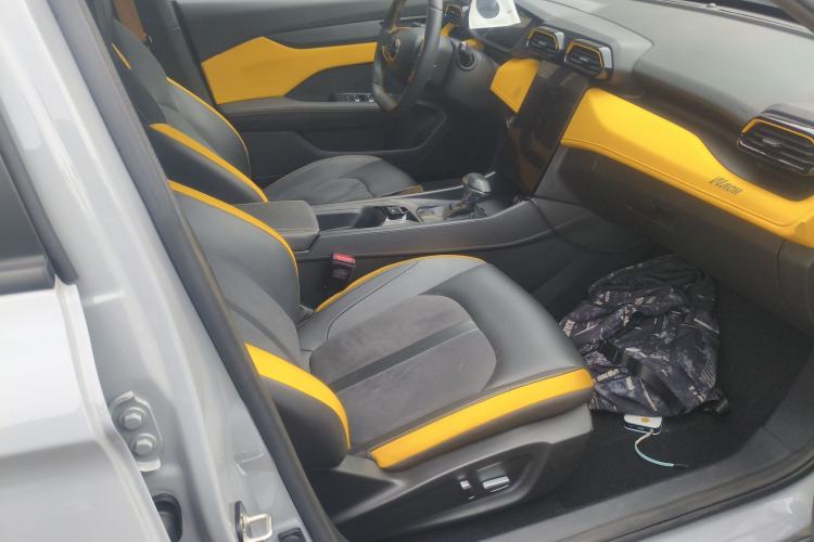 Used Dongfeng Aeolus Yixuan 2023 Mach Edition 1.5T Automatic Dream-Chasing Rider Version Right Front Seat