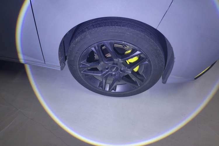 Used Dongfeng Aeolus Yixuan 2023 Mach Edition 1.5T Automatic Pursuit Rider Version Right Front Wheel Hub