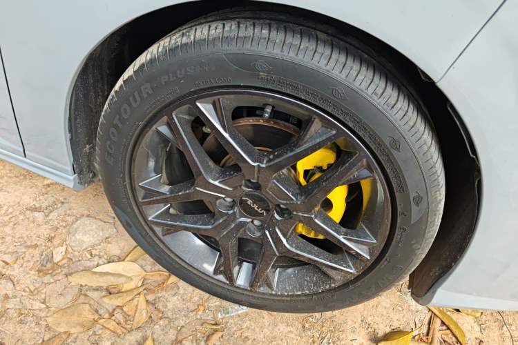 Used Dongfeng Aeolus Yixuan 2023 Mach Edition 1.5T Automatic Pursuit Rider Version Right Front Wheel Hub