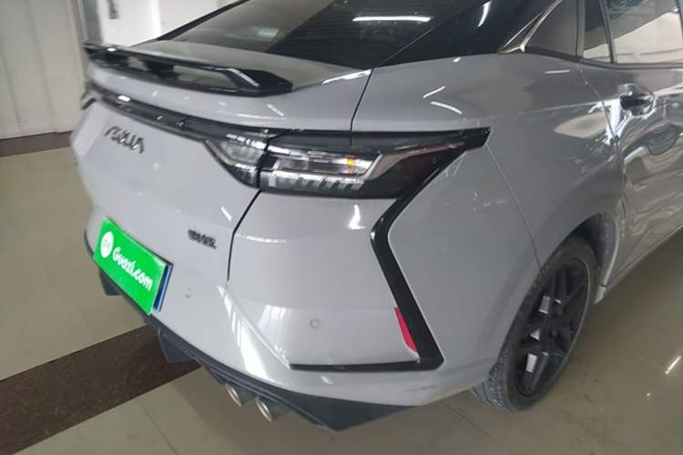 Used Dongfeng Aeolus Yixuan 2023 Mach Edition 1.5T Automatic Pursuit Rider Version Right Rear Taillight