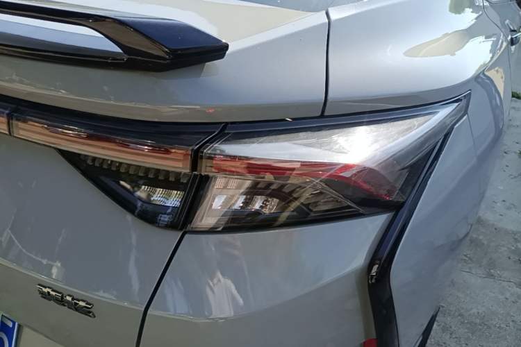 Used Dongfeng Aeolus Yixuan 2023 Mach Edition 1.5T Automatic Dream-Chasing Rider Version Right Rear Taillight