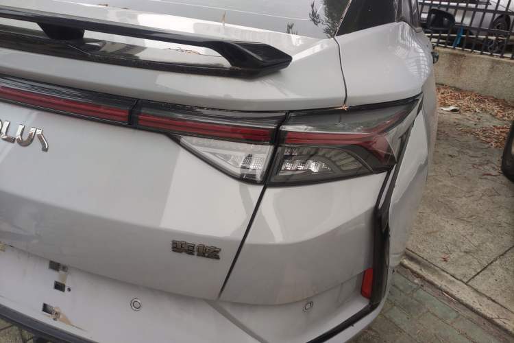 Used Dongfeng Aeolus Yixuan 2023 Mach Edition 1.5T Automatic Dream-Chasing Rider Version Right Rear Taillight